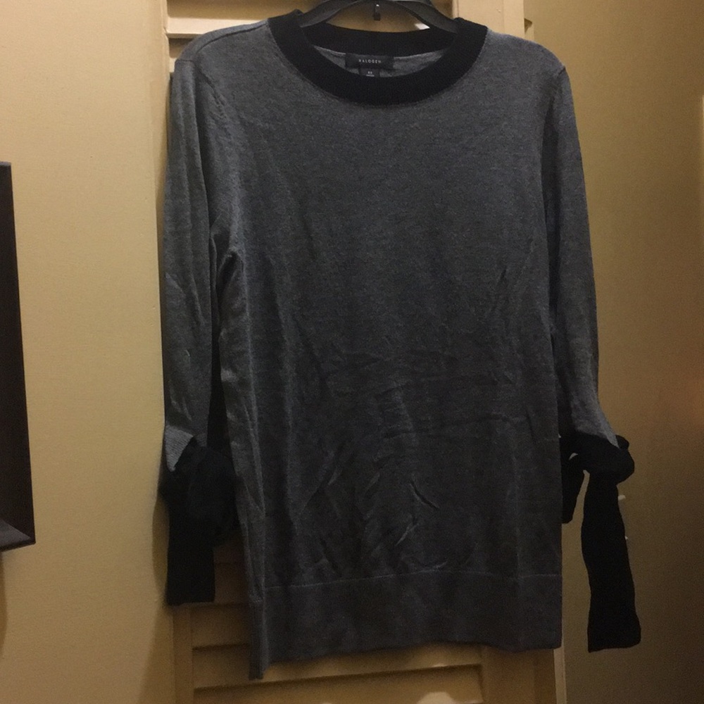Halogen 3/4 sleeve sweater with tie sleeves